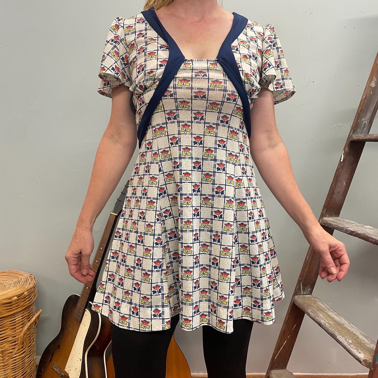 vtg 70s FLUTTER SLEEVE MINI Dress // vintage floral ditzy pattern empire waist a line flowy flower power twee cute mod retro fashion style