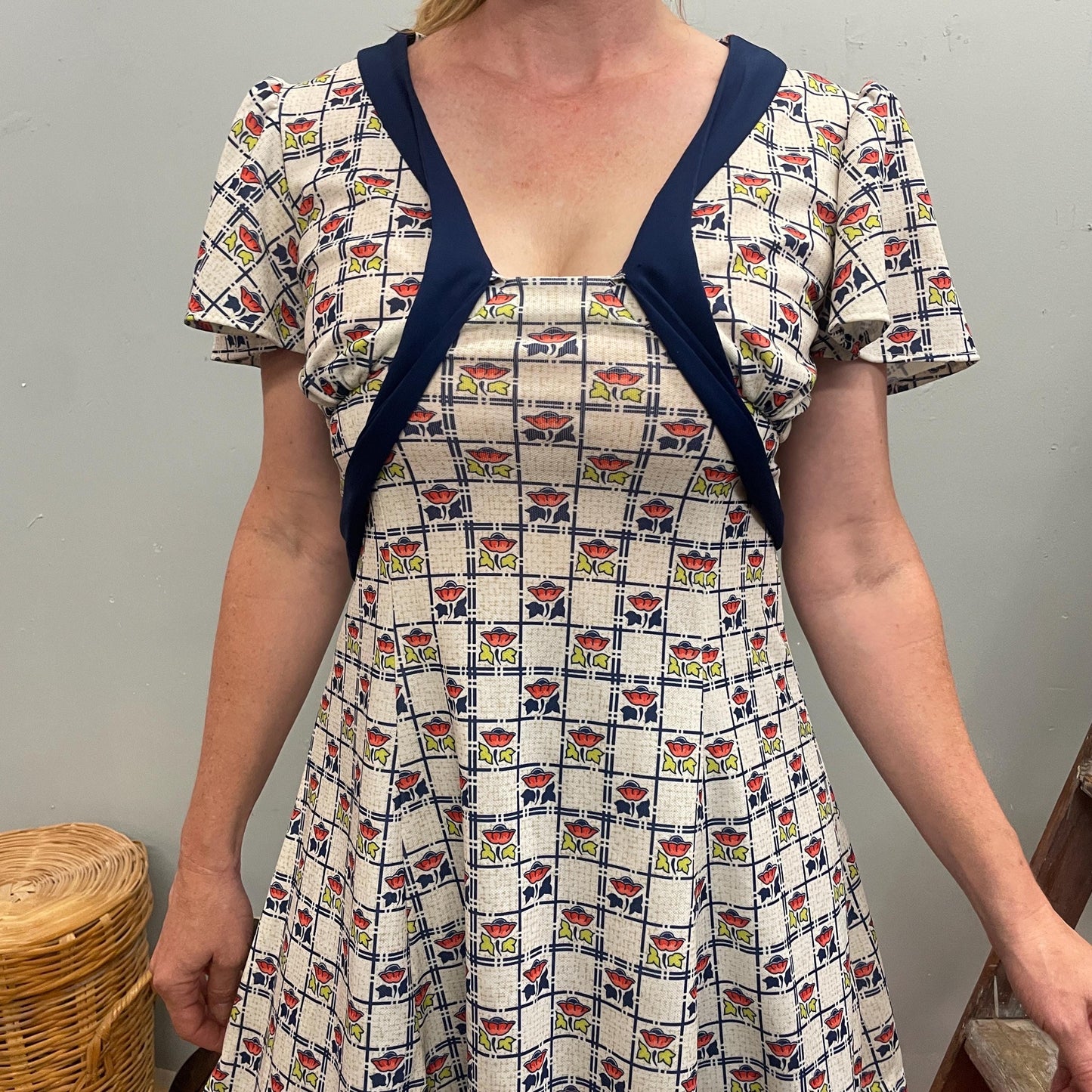 vtg 70s FLUTTER SLEEVE MINI Dress // vintage floral ditzy pattern empire waist a line flowy flower power twee cute mod retro fashion style