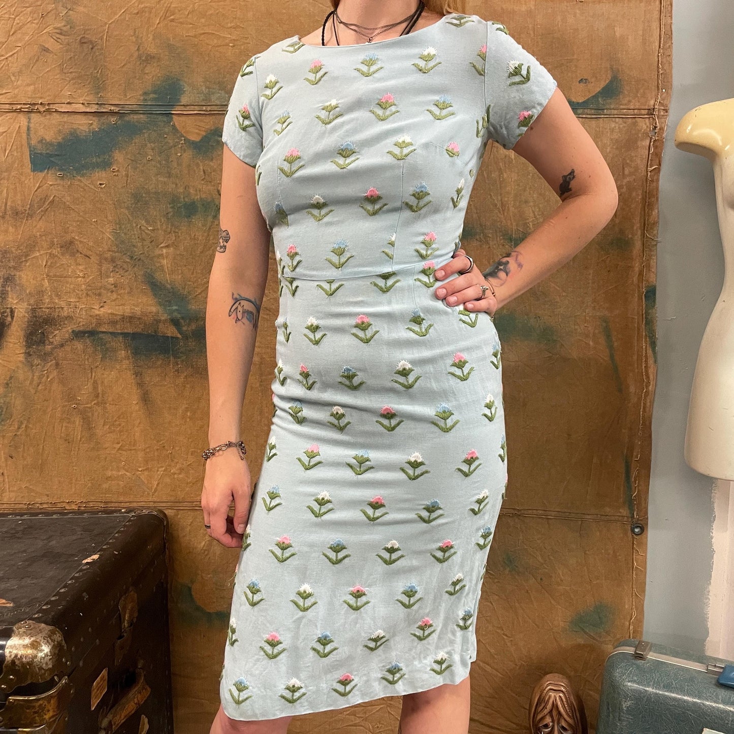 vtg 50s FLORAL LINEN DRESS // pastel embroidered pastel blue robins egg pencil wiggle dress mad men fairy flowers patterned petite preppy