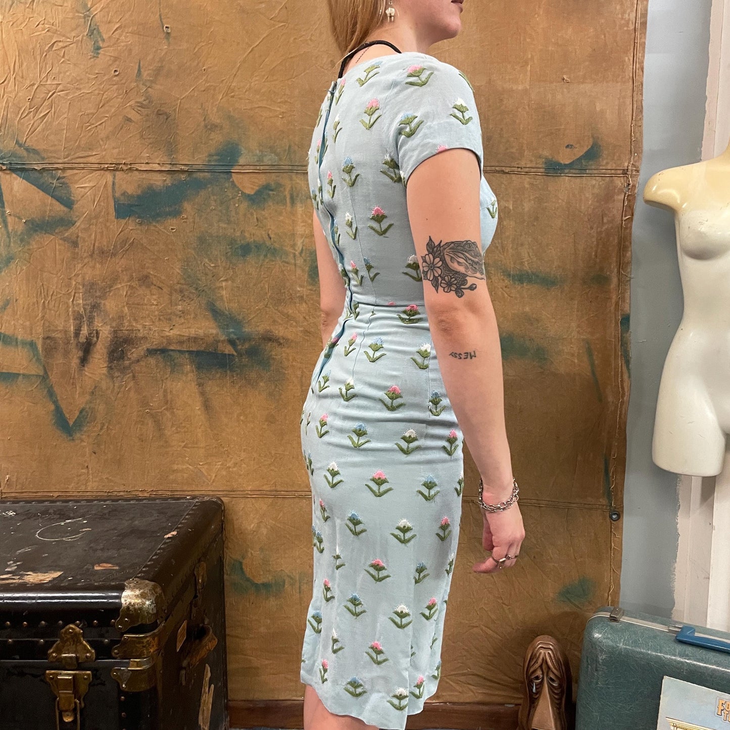 vtg 50s FLORAL LINEN DRESS // pastel embroidered pastel blue robins egg pencil wiggle dress mad men fairy flowers patterned petite preppy