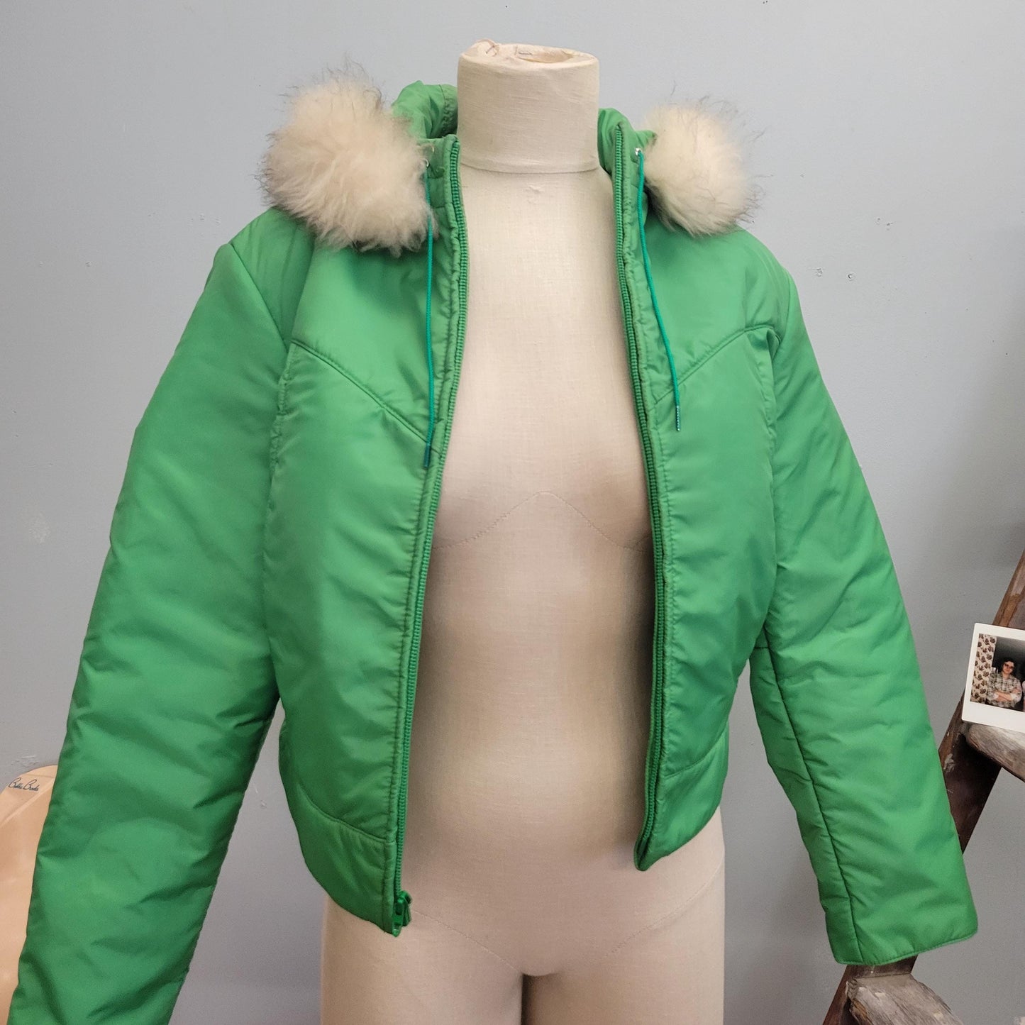 vtg 70s GREEN PUFFER JACKET // vintage 1977 nylon parka lamb fur trimmed hoodie cropped winter ski bunny Kelso that 70s show Jackie burkhart
