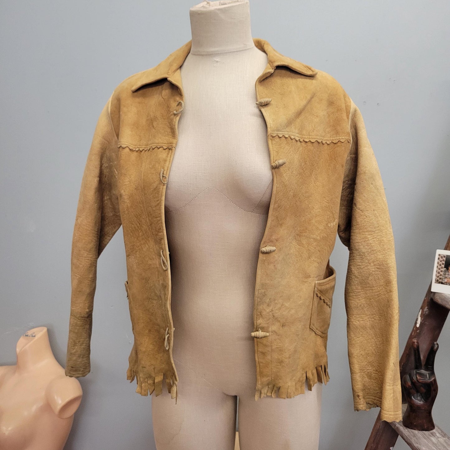 vtg 1940s BUCKSKIN FRINGE JACKET // vintage toggle button tan leather cropped hippie western ranchwear easy rider davy crockett retro style
