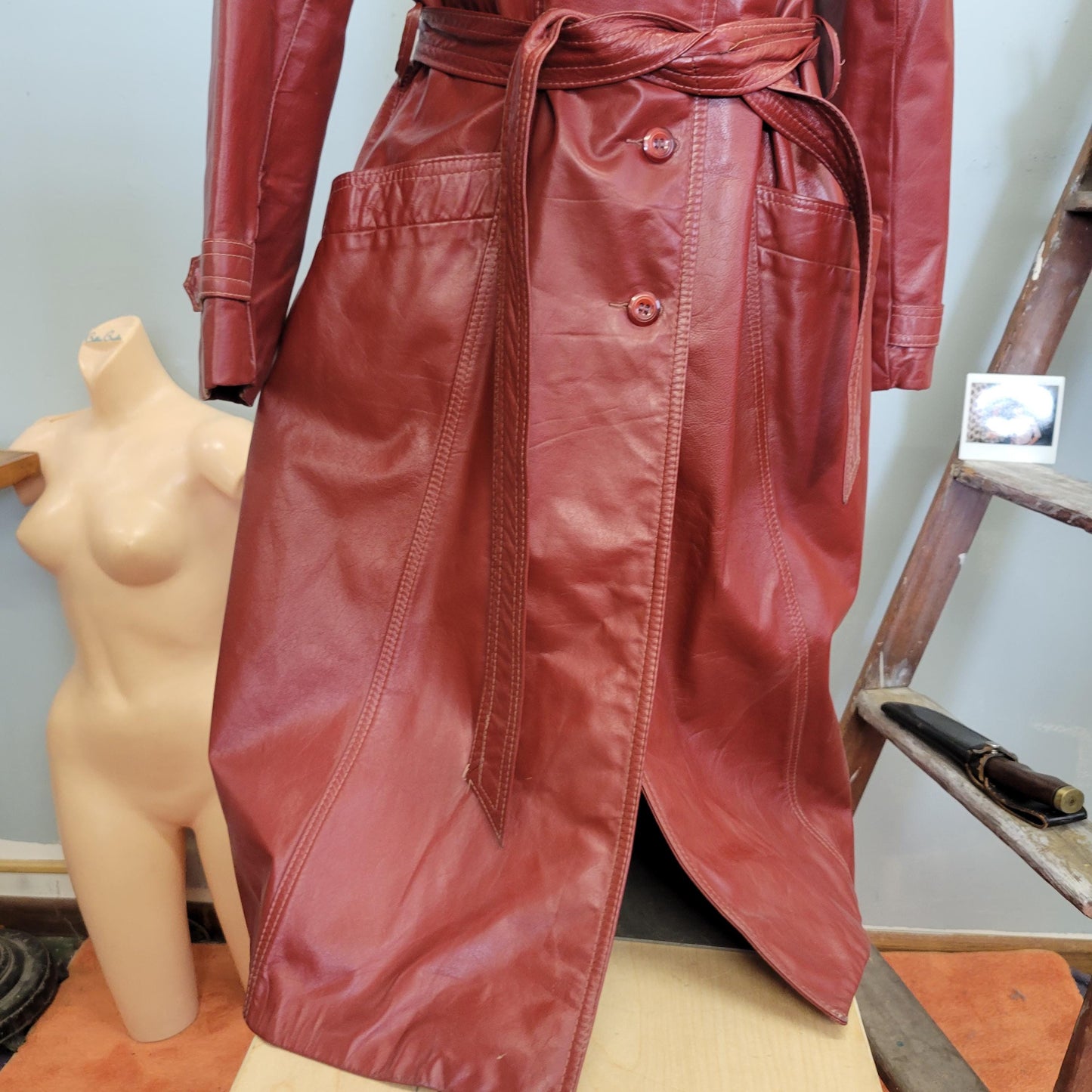 vtg 70s LONG LEATHER JACKET // vintage mod burgundy soft belted trench coat boho autumn style women’s small sleek chic structured minimalist