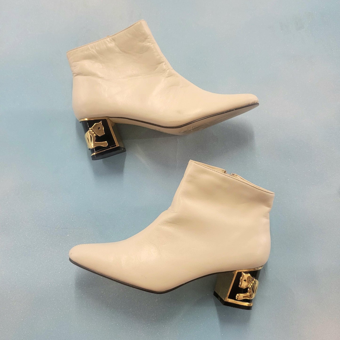 vtg GOLD CAT HEEL Boots // vintage white leather gold embellished versace style ankle boots pointy toe fancy high fashion eclectic gold lion
