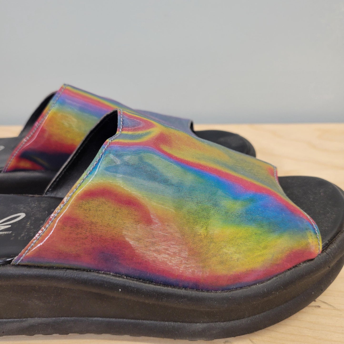 vtg 90s PSYCHEDLIC IRIDESCENT VINYL Platforms // vintage oil spill trippy rainbow reflective stacked 70s retro style y2k chunky sandals 8