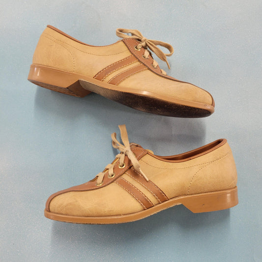 vtg BROWN BOWLING SHOES // vintage two tone mod lace up sporting oxford shoes minimalist earth tones neutral beige striped retro sneakers