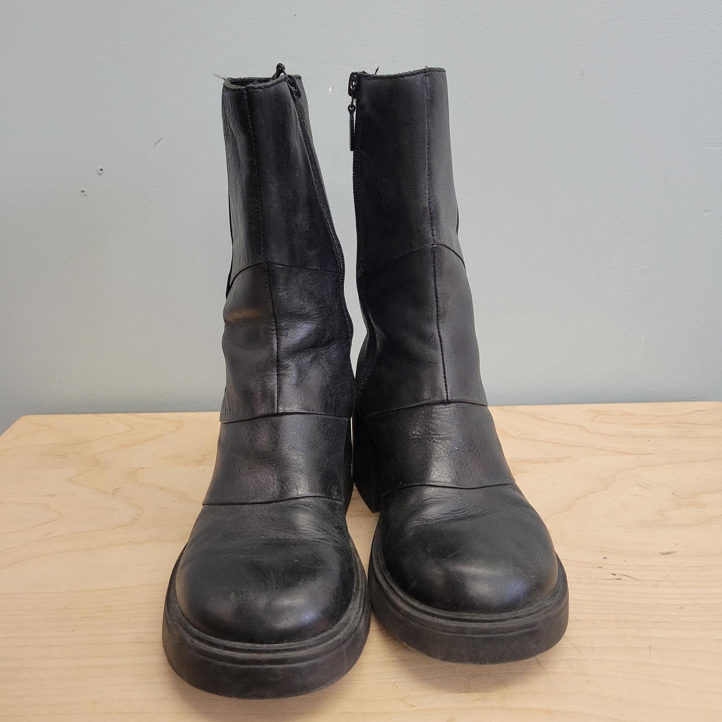 vtg 90s CHUNKY HEEL LEATHER Boots // vintage rounded toe ribbed sleek grunge beatle boot autumn fall platform ankle boots slip dress