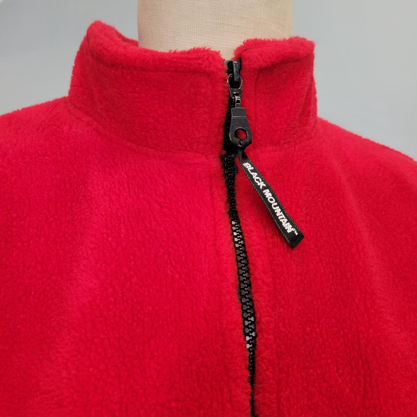 vtg 80s RED CITY SCENE Jacket // vintage black skyline motif outdoor gear medium soft zip up parka retro all over print cute autumn warm top