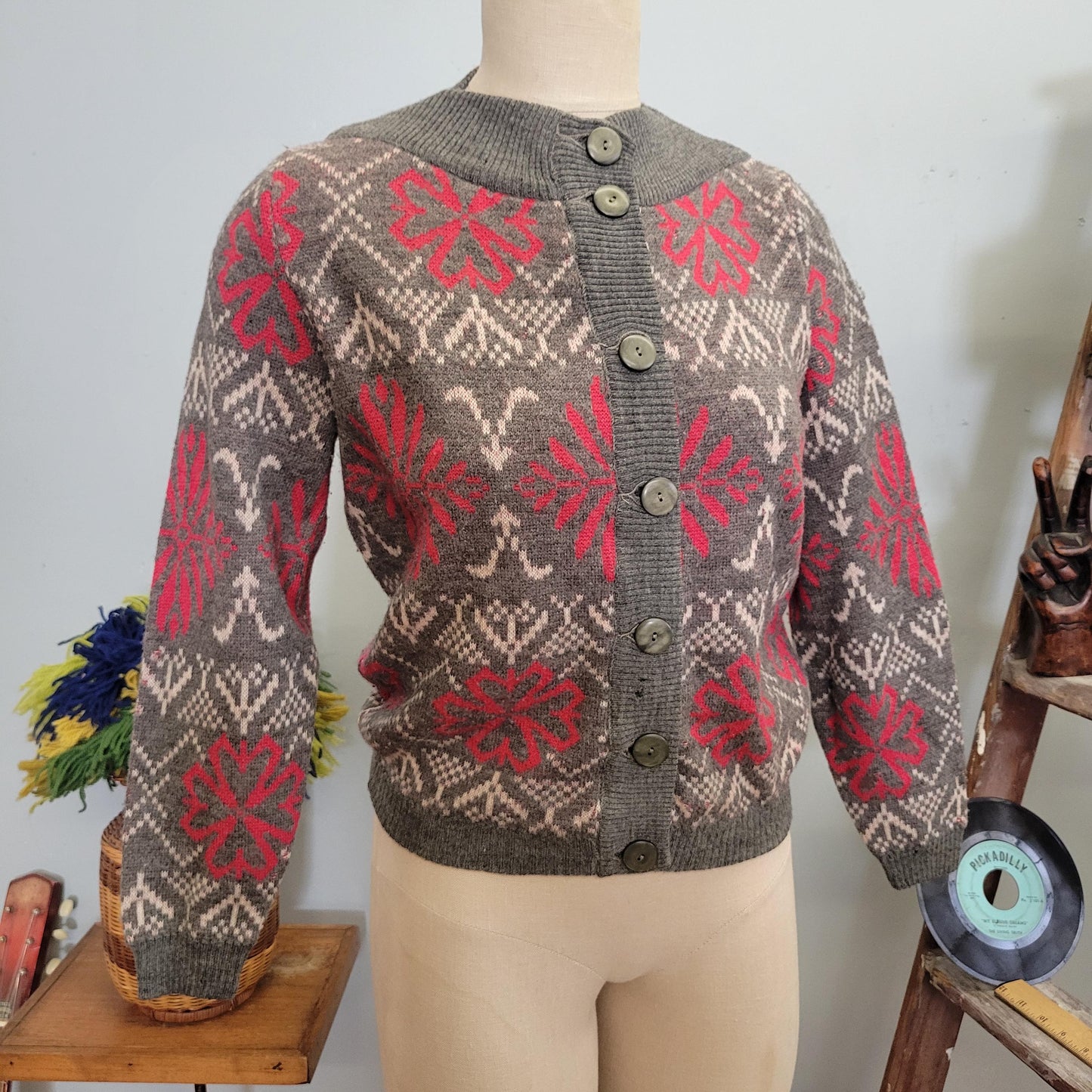 vtg 50s 4 LEAF CLOVER Cardigan // vintage catalina abstract sweater size 40 gray red & white button up cropped rockabilly preppy aop knit