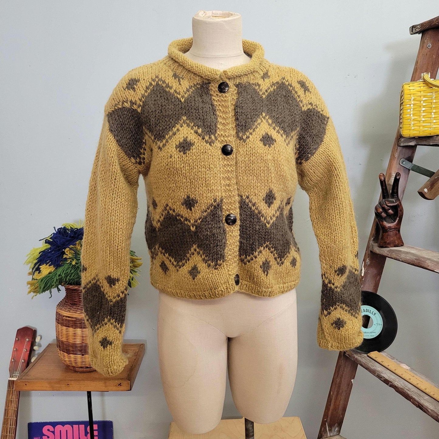 vtg 70s PATTERNED WOOL CARDIGAN // vintage sweater kat man doo medium geometric preppy mcm style comfy lined wool sweater cropped grunge top