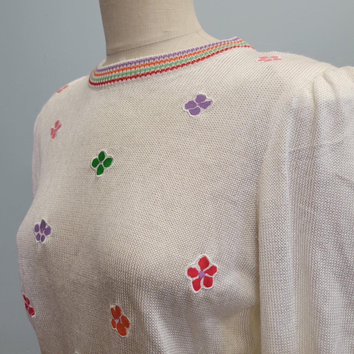 vtg 70s FLOWER POWER SWEATER Top // vintage puffed sleeve floral applique patches striped cuff petite nancy stranger things style mod retro