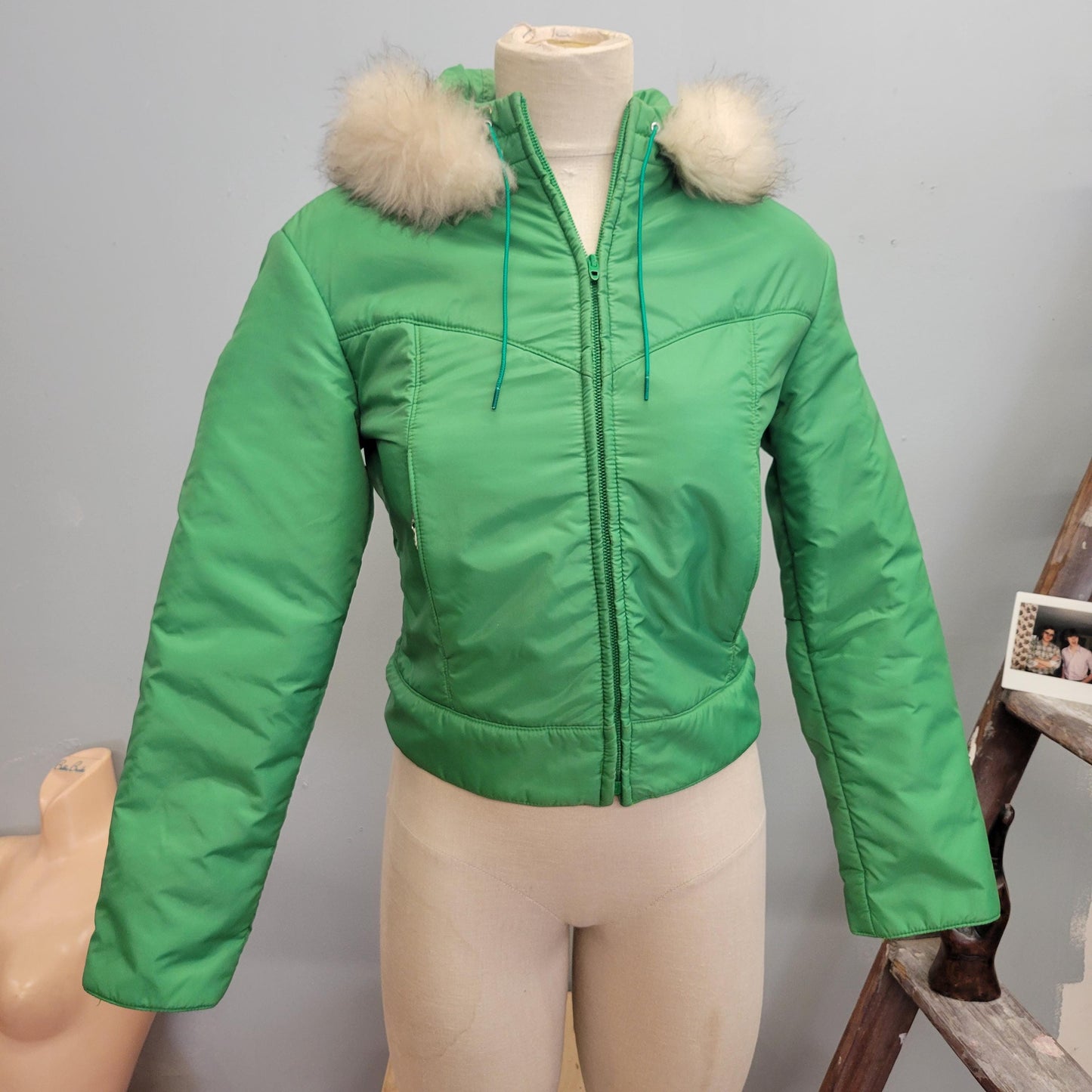 vtg 70s GREEN PUFFER JACKET // vintage 1977 nylon parka lamb fur trimmed hoodie cropped winter ski bunny Kelso that 70s show Jackie burkhart
