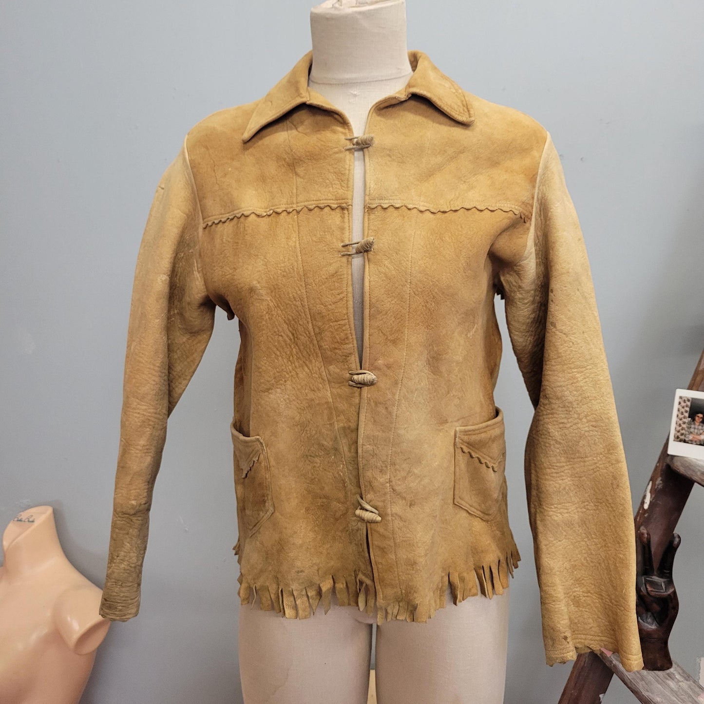 vtg 1940s BUCKSKIN FRINGE JACKET // vintage toggle button tan leather cropped hippie western ranchwear easy rider davy crockett retro style