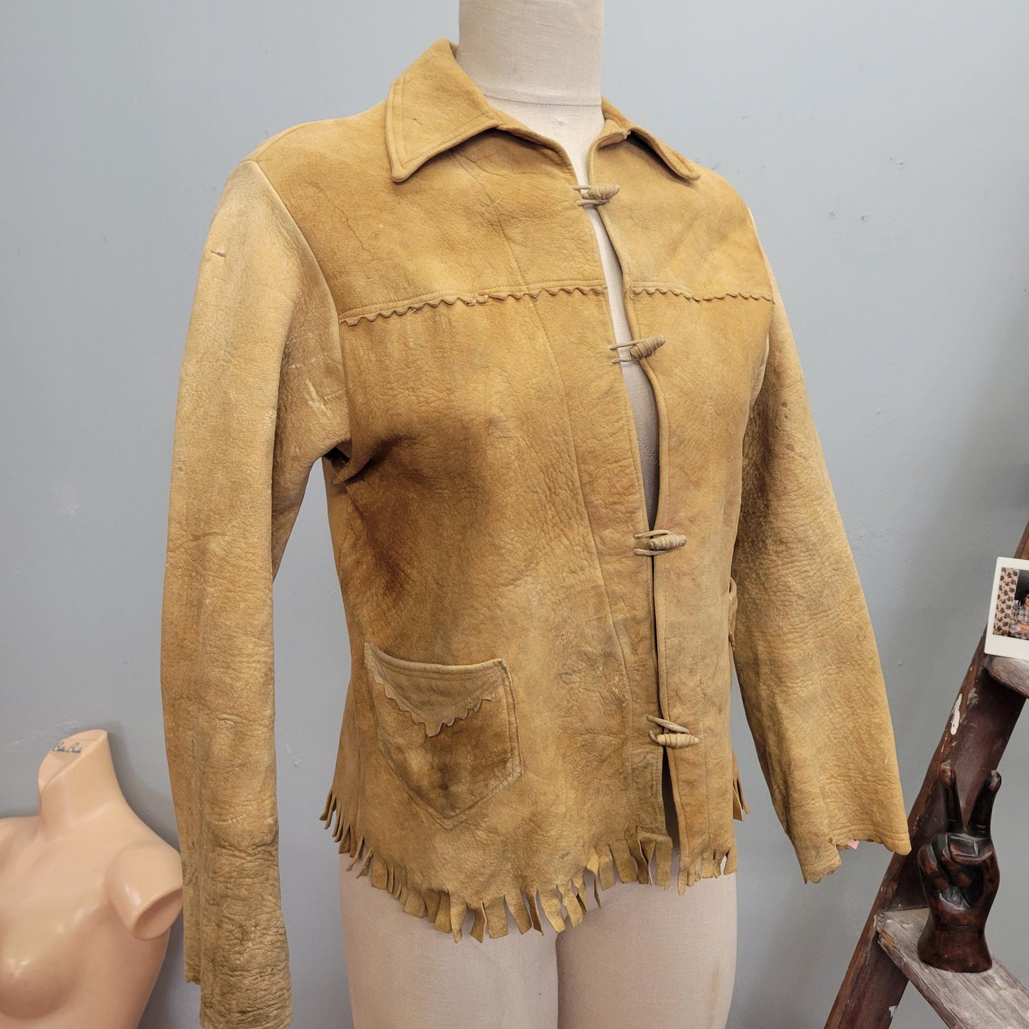vtg 1940s BUCKSKIN FRINGE JACKET // vintage toggle button tan leather cropped hippie western ranchwear easy rider davy crockett retro style