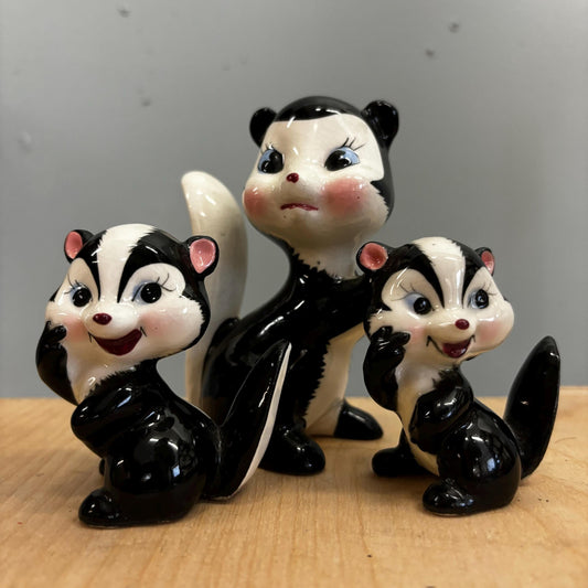 vtg 40s ANTHROPOMORPHIC SKUNK FIGURINES \\ vintage porcelain cute animal statue fairy tale storybook bambi Disney pepe la pew retro decor