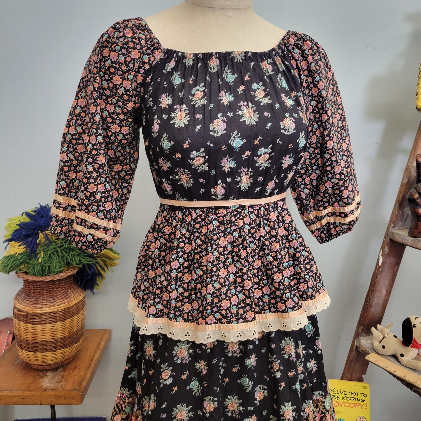 vtg 70s FLORAL PRAIRIE DRESS // vintage gunne style small womens floral calico prairie tiered lace ruffle trim belted puffed sleeve hippie
