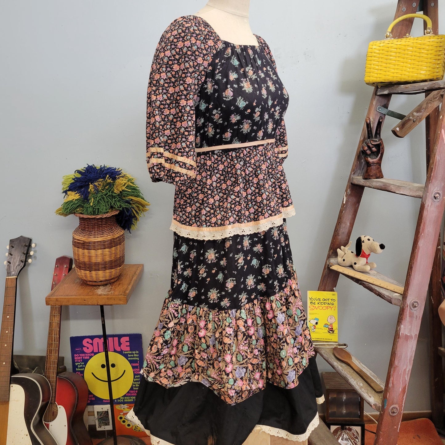 vtg 70s FLORAL PRAIRIE DRESS // vintage gunne style small womens floral calico prairie tiered lace ruffle trim belted puffed sleeve hippie
