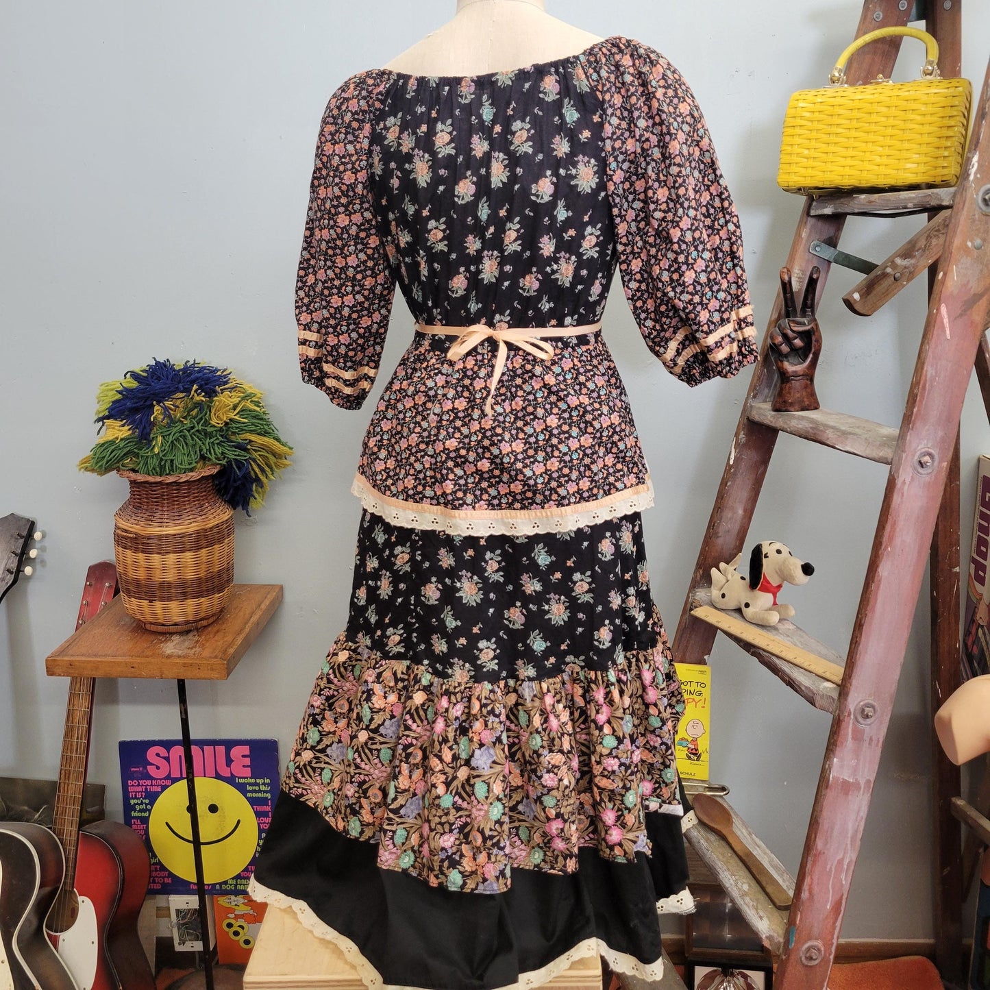 vtg 70s FLORAL PRAIRIE DRESS // vintage gunne style small womens floral calico prairie tiered lace ruffle trim belted puffed sleeve hippie