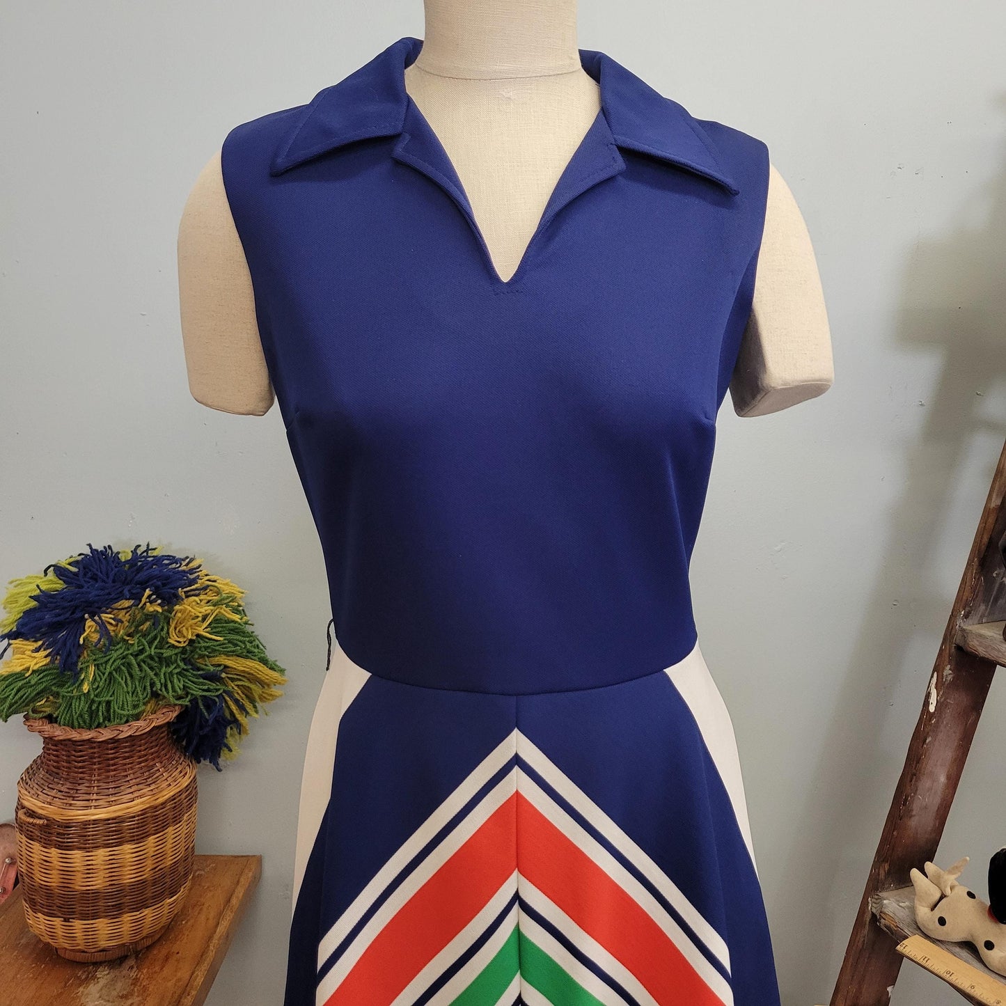 vtg 70s CHEVRON AUTUMN DRESS // vintage veron knit medium womens v neck collared mod striped midi retro fall layering geometric pattern wild