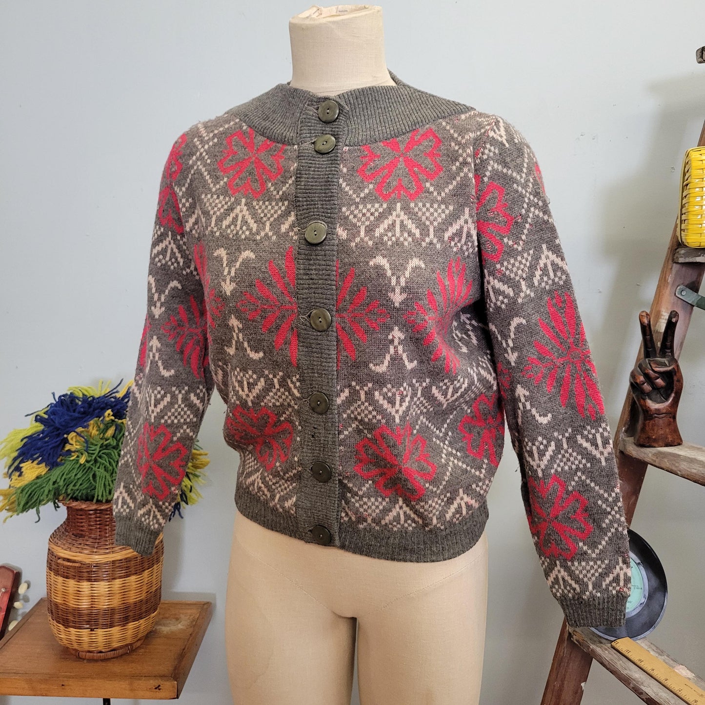 vtg 50s 4 LEAF CLOVER Cardigan // vintage catalina abstract sweater size 40 gray red & white button up cropped rockabilly preppy aop knit