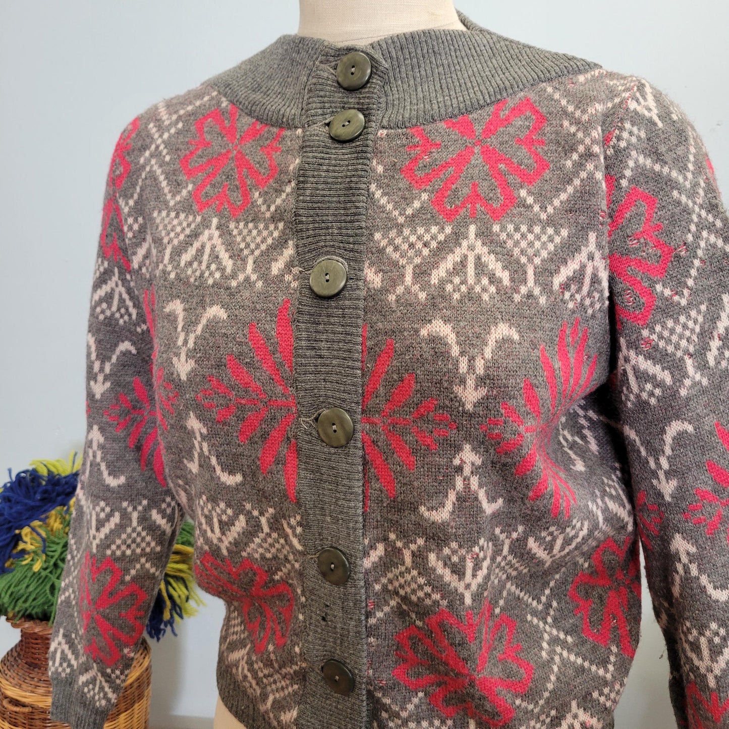 vtg 50s 4 LEAF CLOVER Cardigan // vintage catalina abstract sweater size 40 gray red & white button up cropped rockabilly preppy aop knit