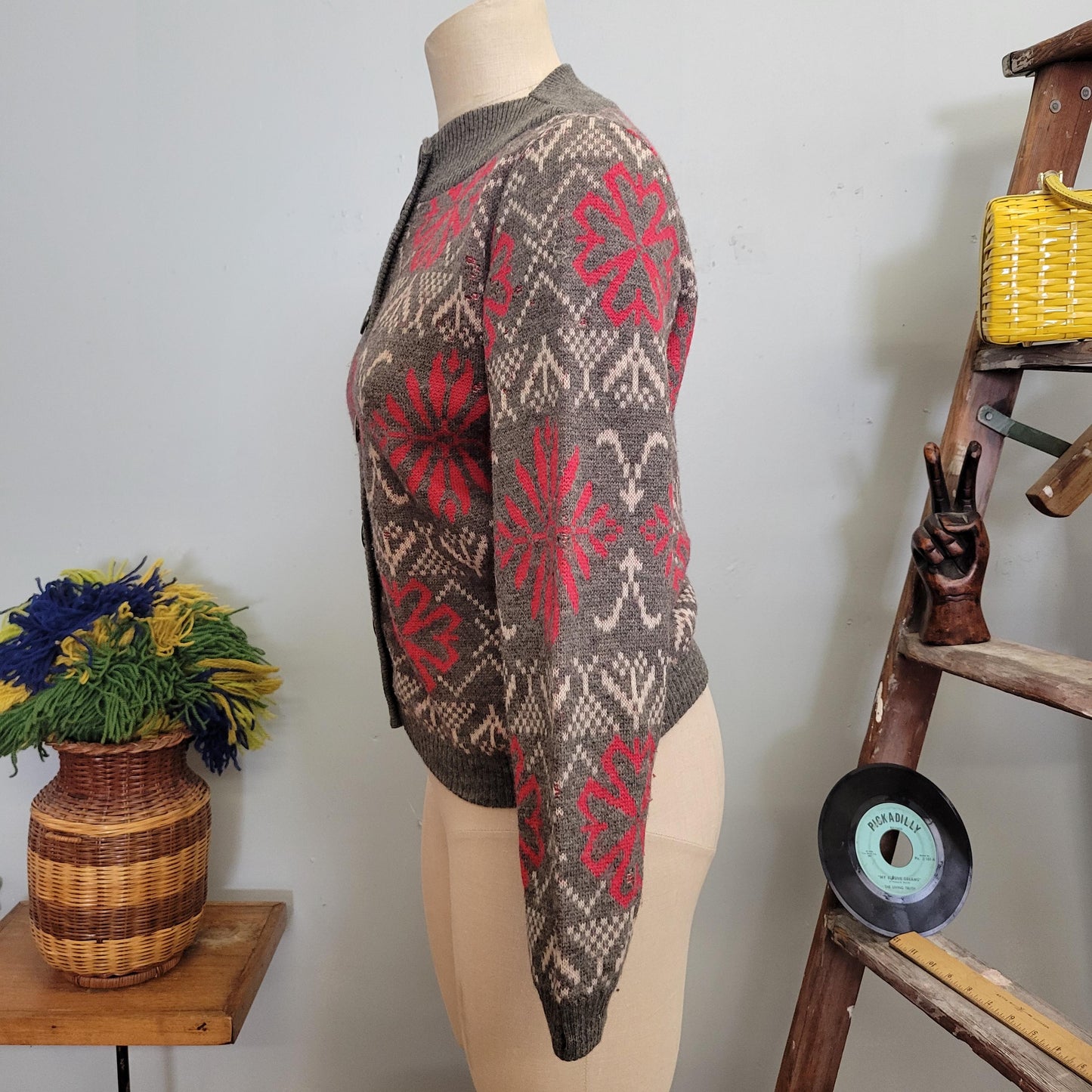 vtg 50s 4 LEAF CLOVER Cardigan // vintage catalina abstract sweater size 40 gray red & white button up cropped rockabilly preppy aop knit