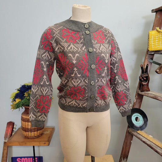 vtg 50s 4 LEAF CLOVER Cardigan  // vintage catalina abstract sweater size 40 gray red & white button up cropped rockabilly preppy aop knit