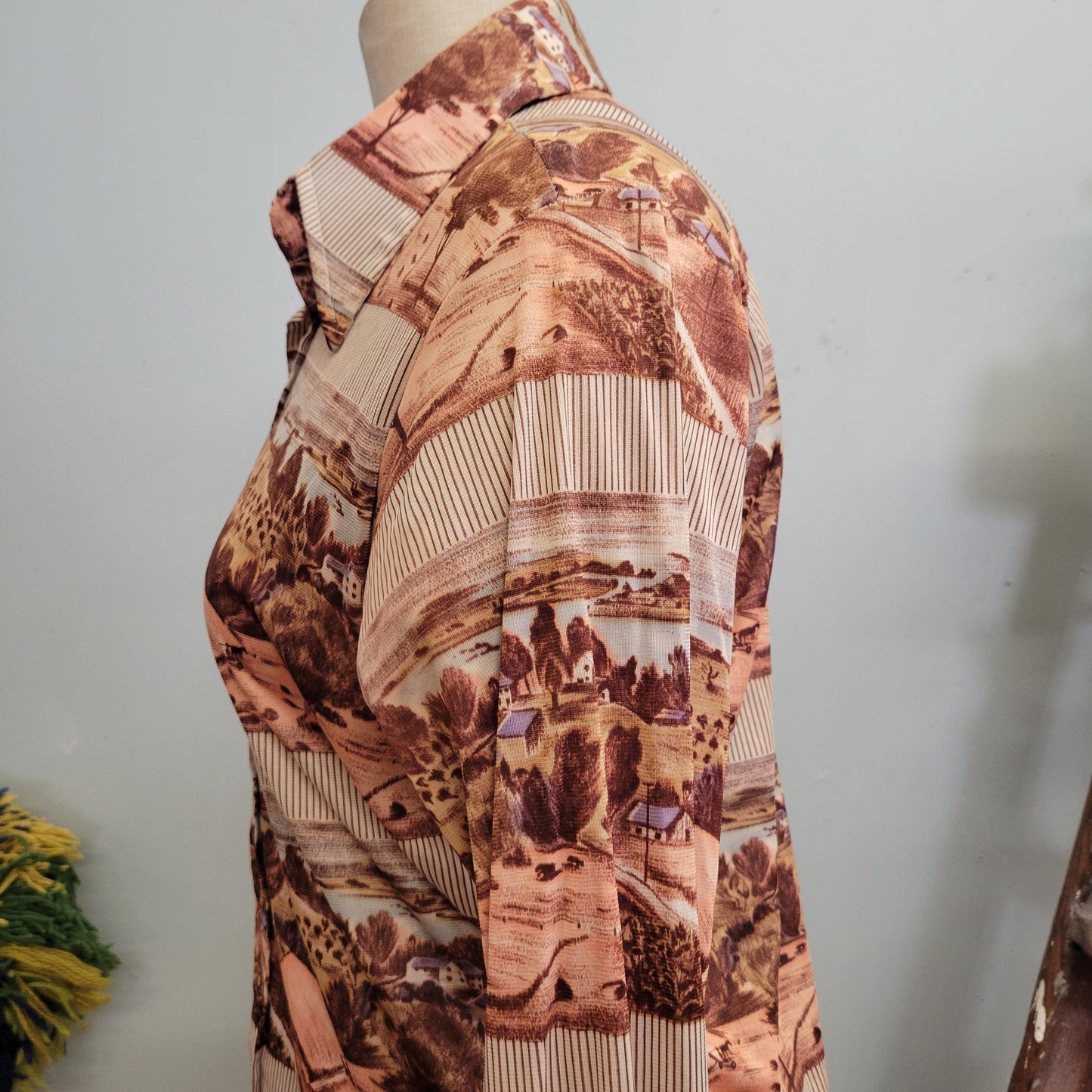 vtg 70s SILKY FARM TOP / vintage button down monzini knit large nylon retro western theme fall disco hippie pointy collared all over print