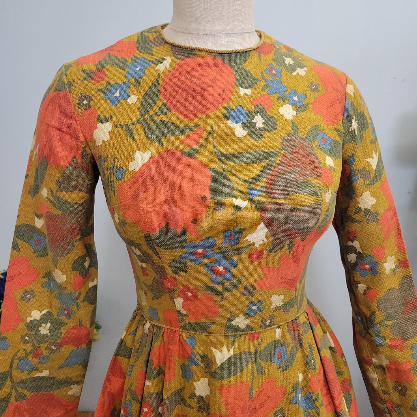 vtg 50s LINEN ROSE DRESS // vintage womens small fall floral pumpkin tones long sleeve fall fit n flare mini floral sweater dress garden day