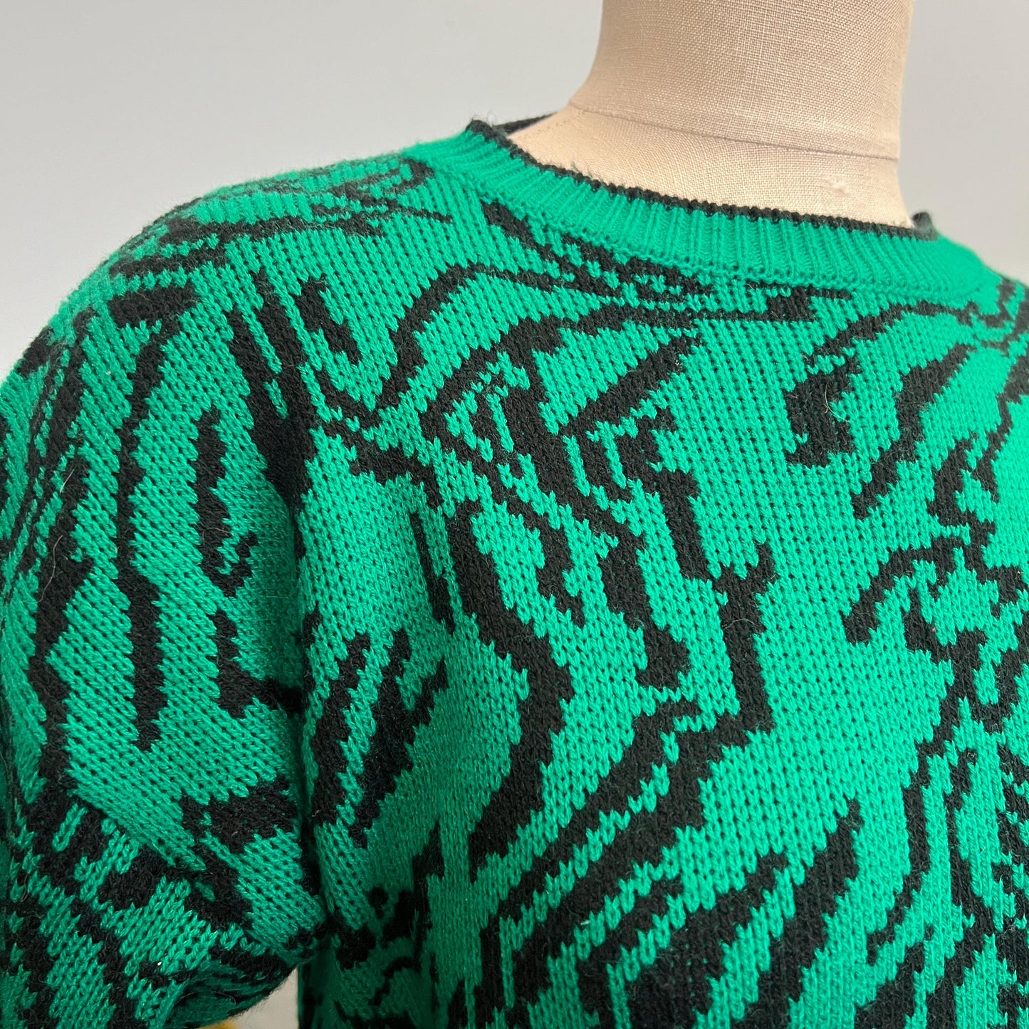 vtg 80s PATTERNED SWEATER DRESS // vintage magnet brand medium womens abstract green tiger stripes long knit vivid bright autumn knee length