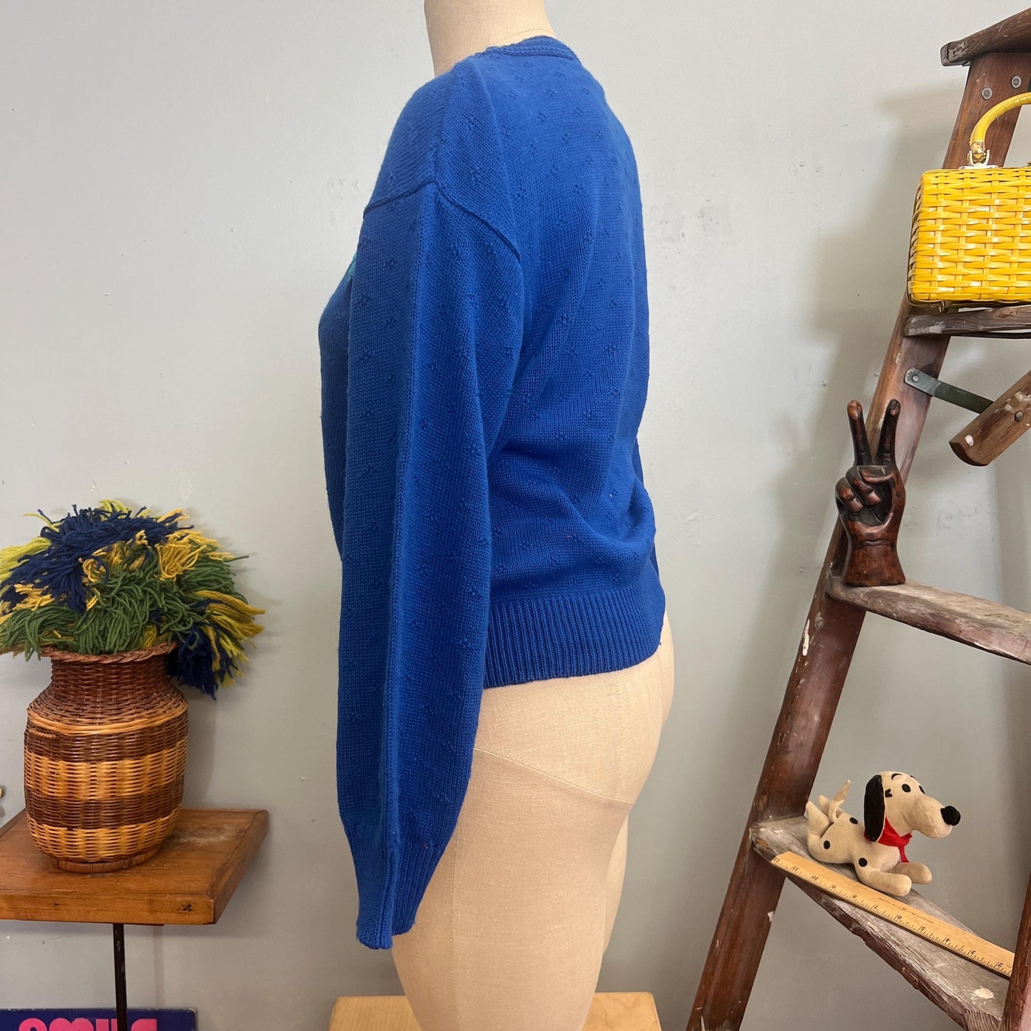 vtg 70s FLORAL EMBROIDERY SWEATER // vintage diversity petite medium blueberry vibes eyelet knit fitted cropped sweater ribbed detail autumn