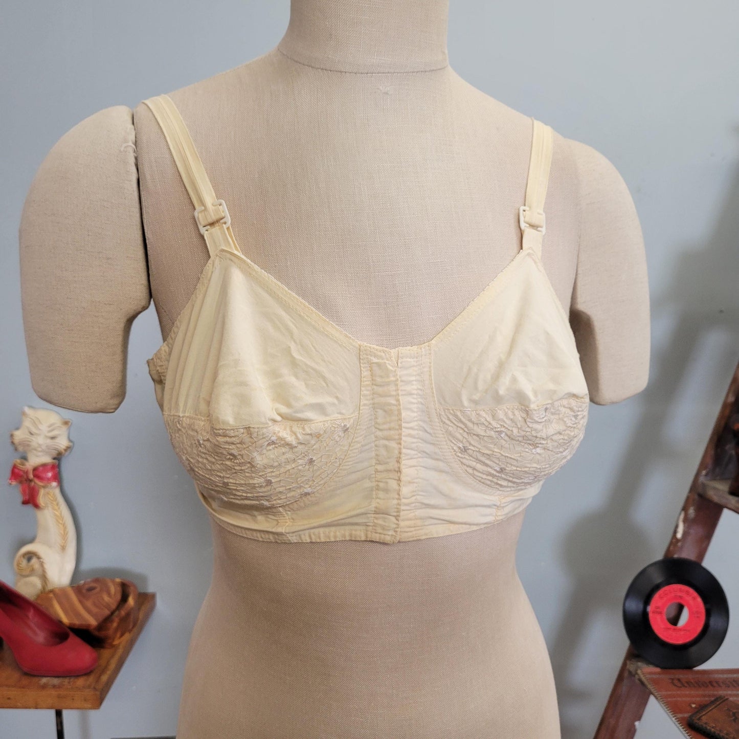 vtg 40s EMBROIDERED BRA // vintage pin up bullet bra front clasps off white sexy old school classic full coverage push up bra rockabilly mcm