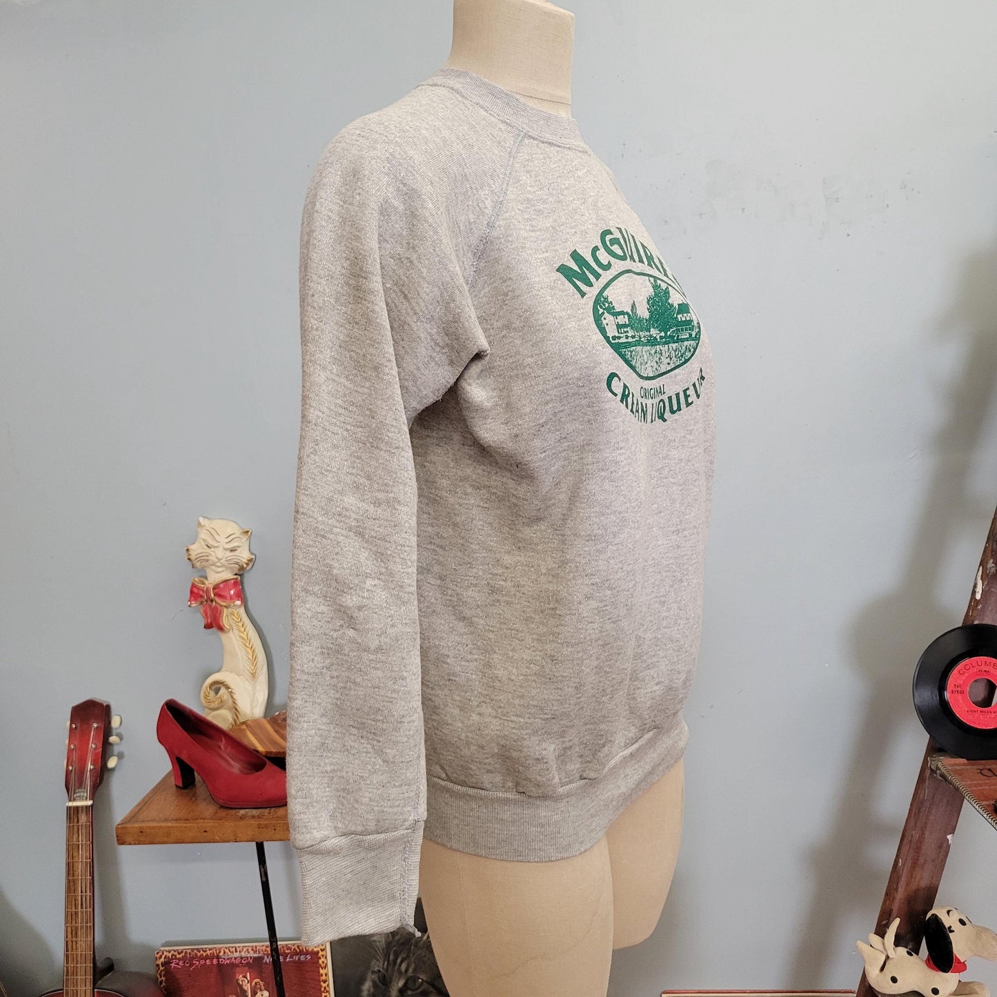 vtg 70s MCGUIRES CREME LIQUOR Sweatshirt // vintage crewneck sportswear large 42-44 light gray irish liqueur farm graphic tee casual autumn