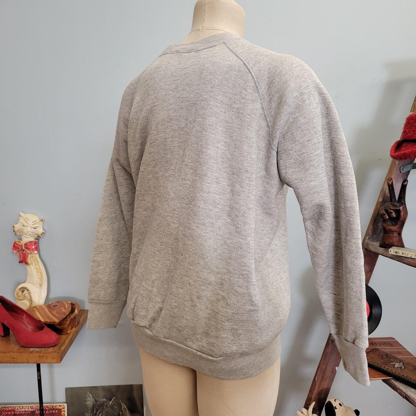 vtg 70s MCGUIRES CREME LIQUOR Sweatshirt // vintage crewneck sportswear large 42-44 light gray irish liqueur farm graphic tee casual autumn