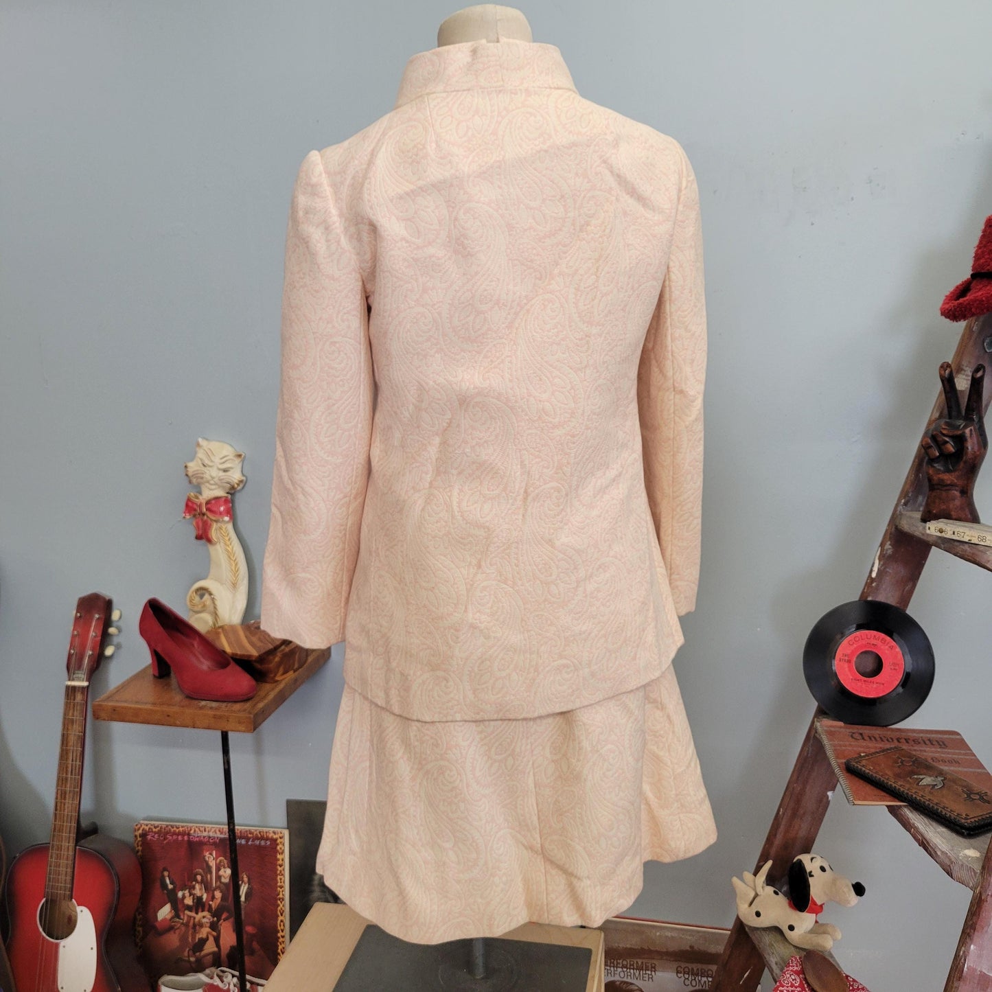 vtg 60s 2 PIECE DRESS // vintage gumps 10 medium womens pastel pink abstract paisley style pattern high collar mock neck autumn cute dressy