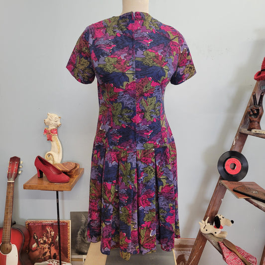 vtg 60s FLORAL MIDI DRESS / vintage size 16.5 womens autumn vibes jewel tones watercolor flowers novelty print drop waist pleated skirt midi