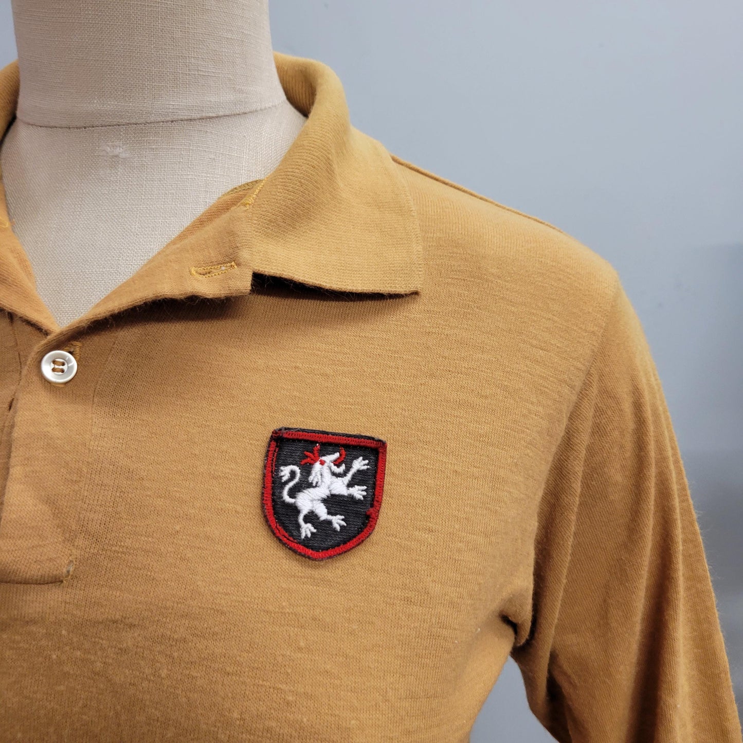 vtg 50s COLLARED EMBROIDERED SHIRT // vintage munsingwear griffin crest emblem patch faded collared pastel mustard retro 60s workwear blouse