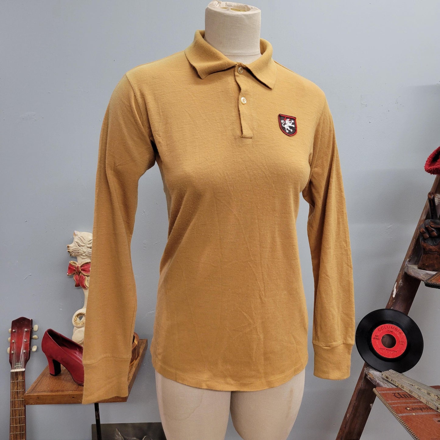 vtg 50s COLLARED EMBROIDERED SHIRT // vintage munsingwear griffin crest emblem patch faded collared pastel mustard retro 60s workwear blouse