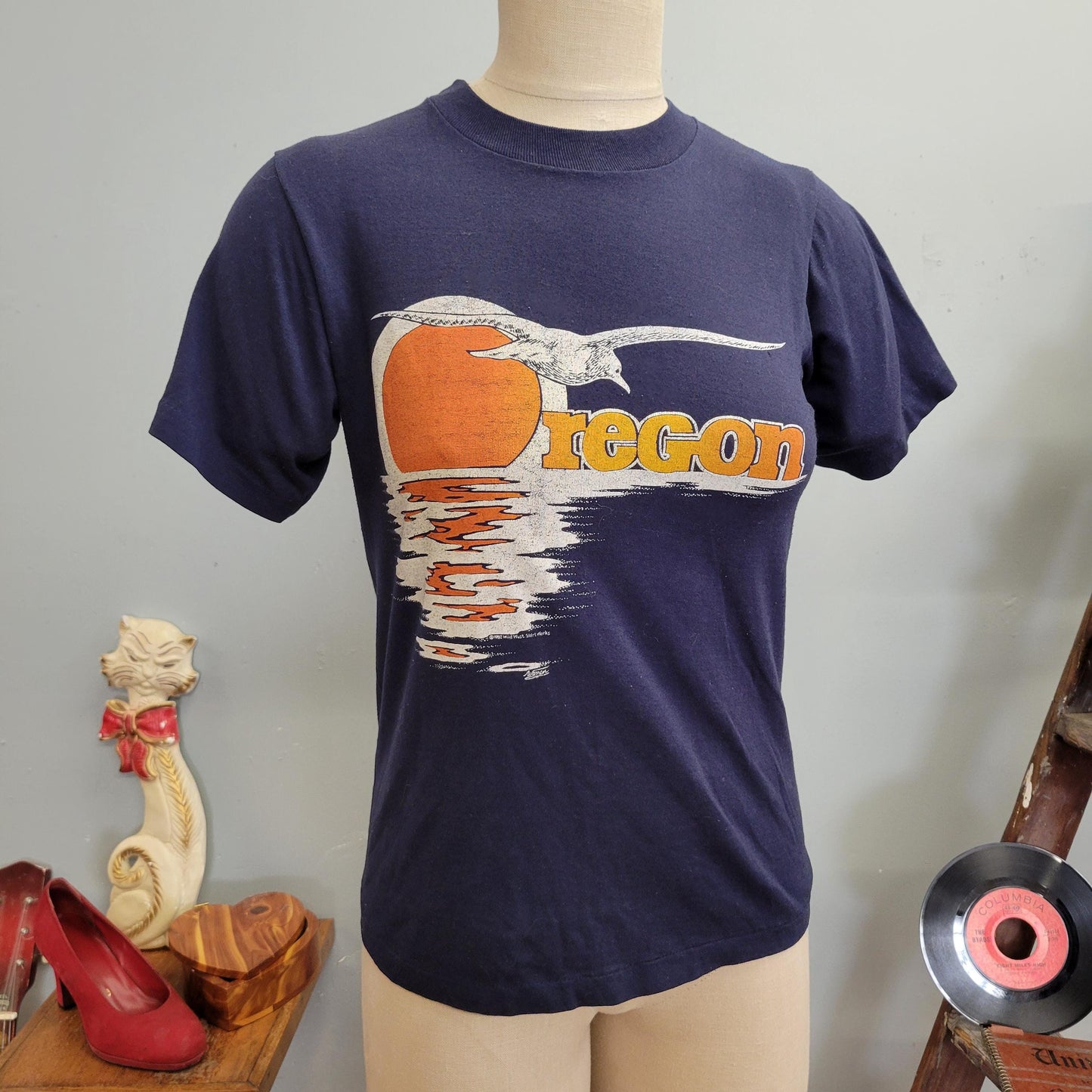 vtg 80s OREGON TSHIRT // vintage jerzees russell small single stitch retro sunset seagull beach scene tourist graphic tee portland hippie