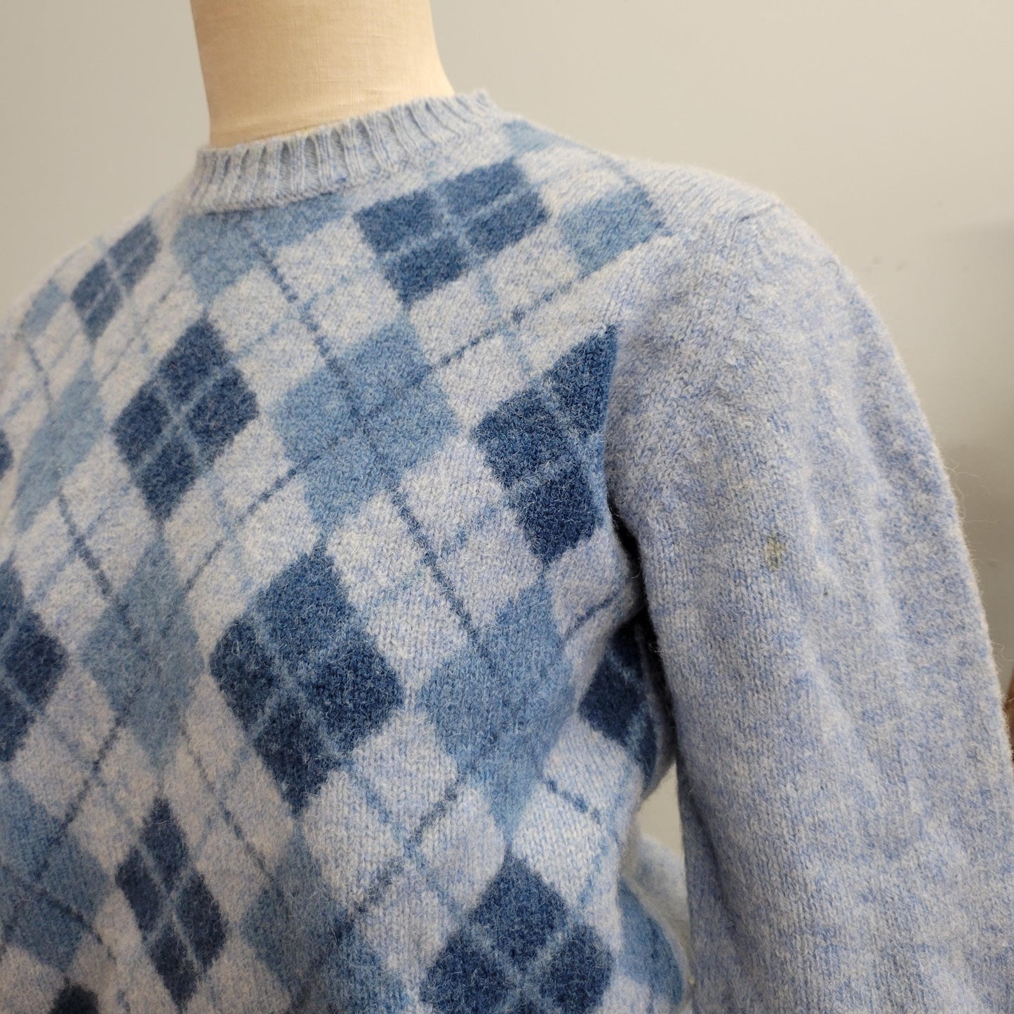 vtg 70s BLUE ARGYLE SWEATER // vintage shetland wool 40 pastel blue diamond checkered fuzzy preppy rockabilly autumn casual weezer grunge