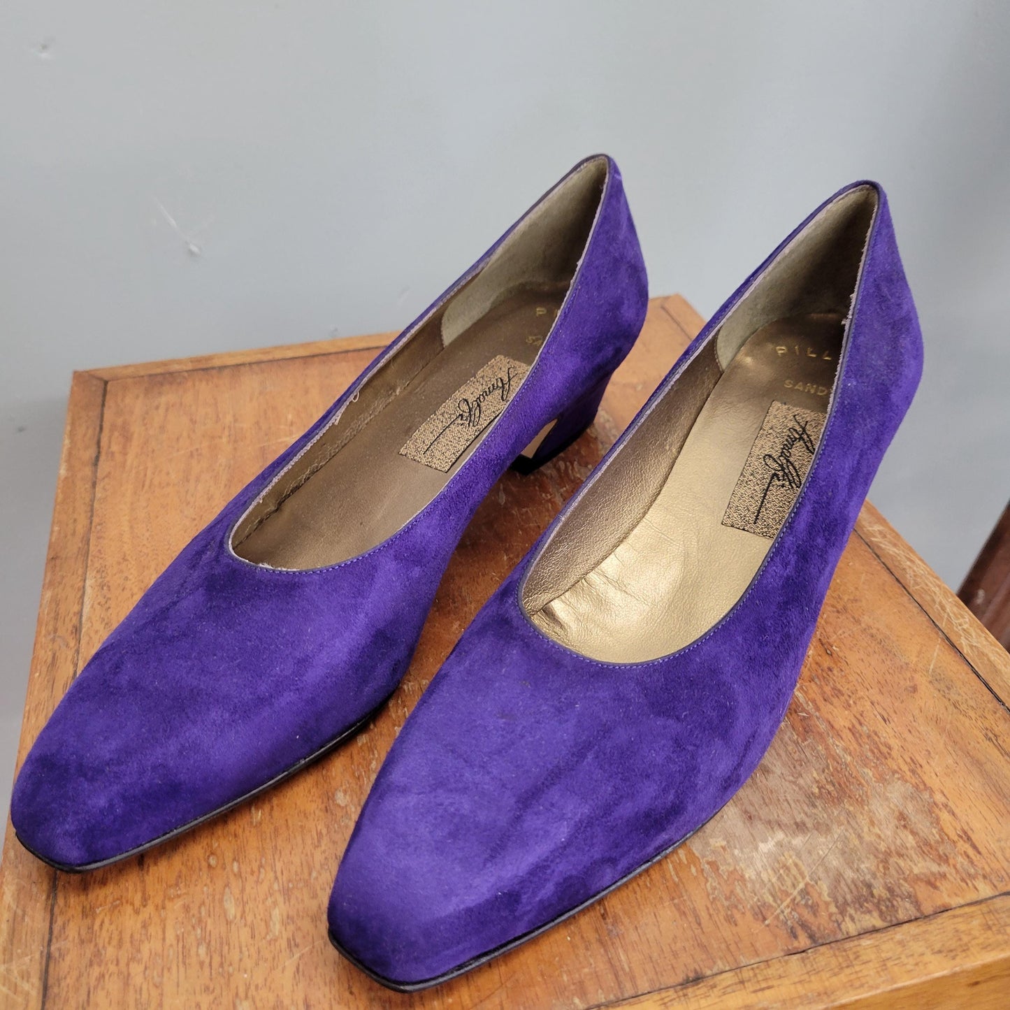 vtg 80s PURPLE SUEDE HEELS // vintage size 9 womens chunky heel amethyst jewel tones cute casual low kitten heel casual autumn party date