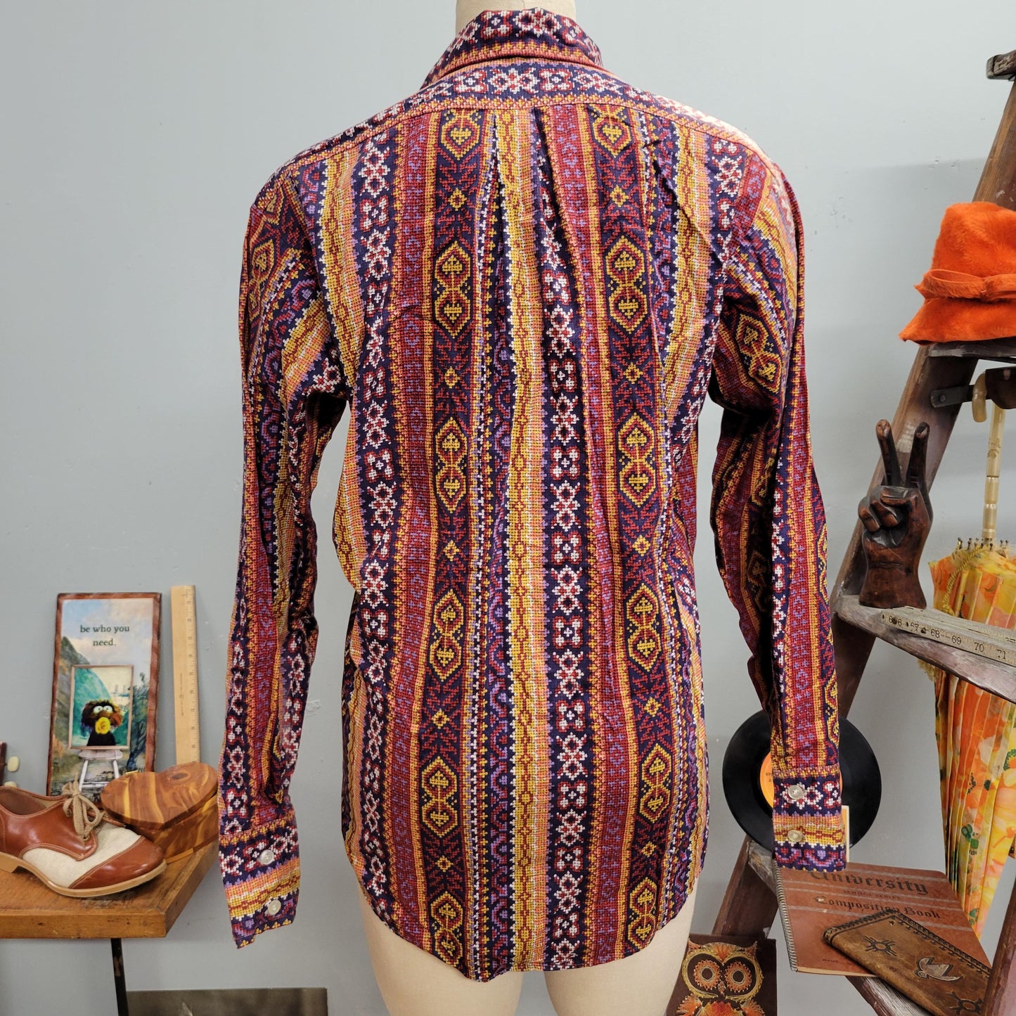 vtg 70s PSYCHEDELIC BUTTON DOWN Shirt // vintage montgomery ward top medium unisex tapestry pattern abstract pointy collar retro hippie mod