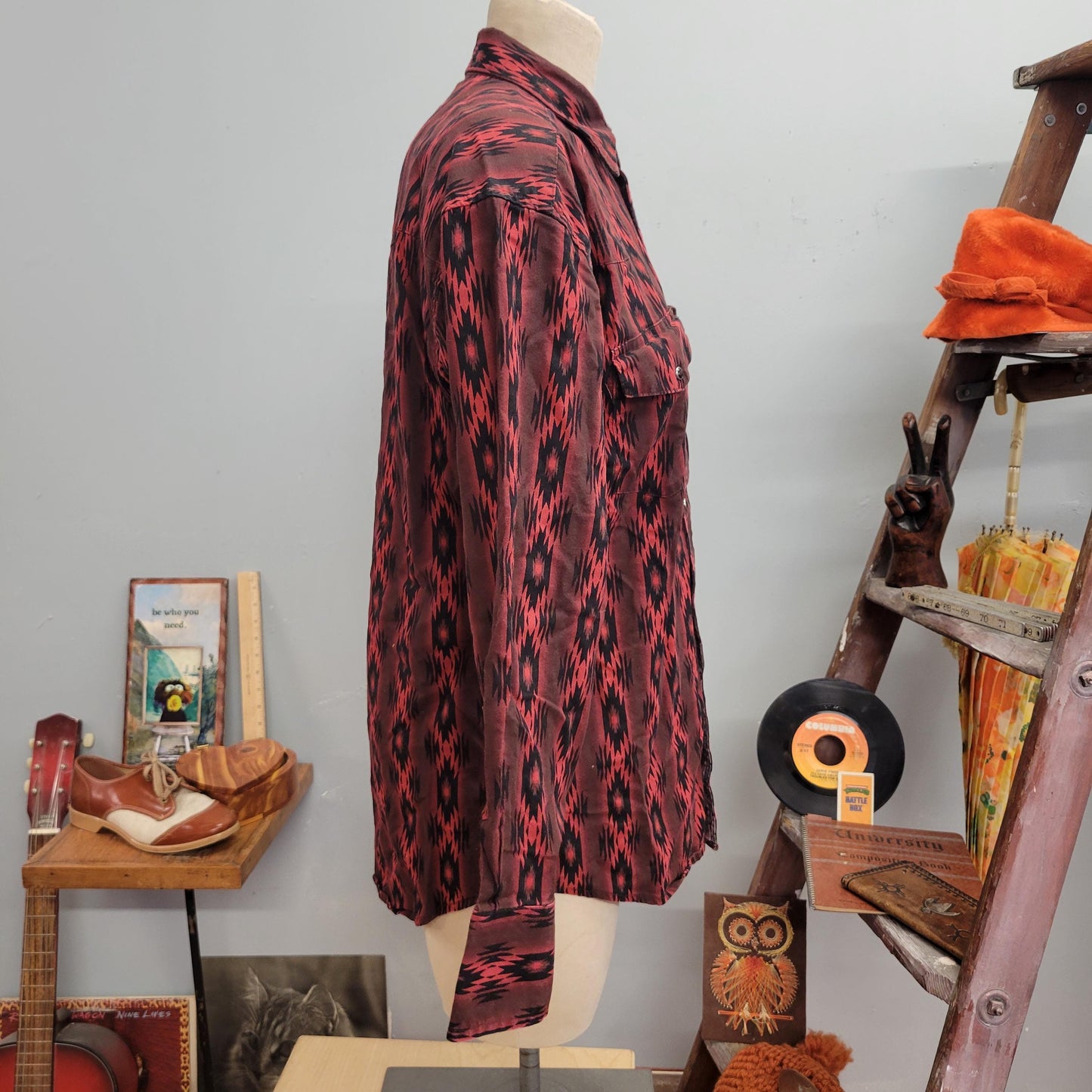 vtg 80s PATTERNED WESTERN BUTTONDOWN // vintage wrangler western shirts medium red black aztec pattern brush popper style cotton abstract