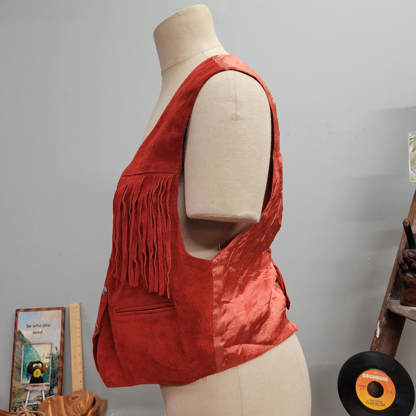vtg 70s RED FRINGE VEST // vintage mona mode small western style suede tassel button up rodwo glam rock autumn vibes earth tones hippie top