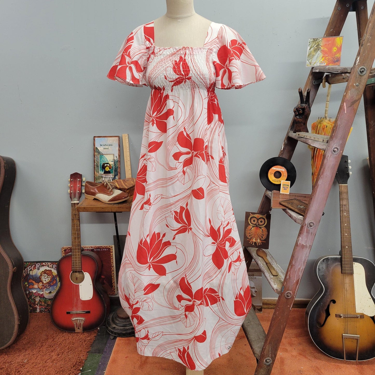 vtg 70s FLUTTER SLEEVE DRESS // vintage pacific isle hawaii tropical floral gown flowy medium vacation island abstract floral hippie boho
