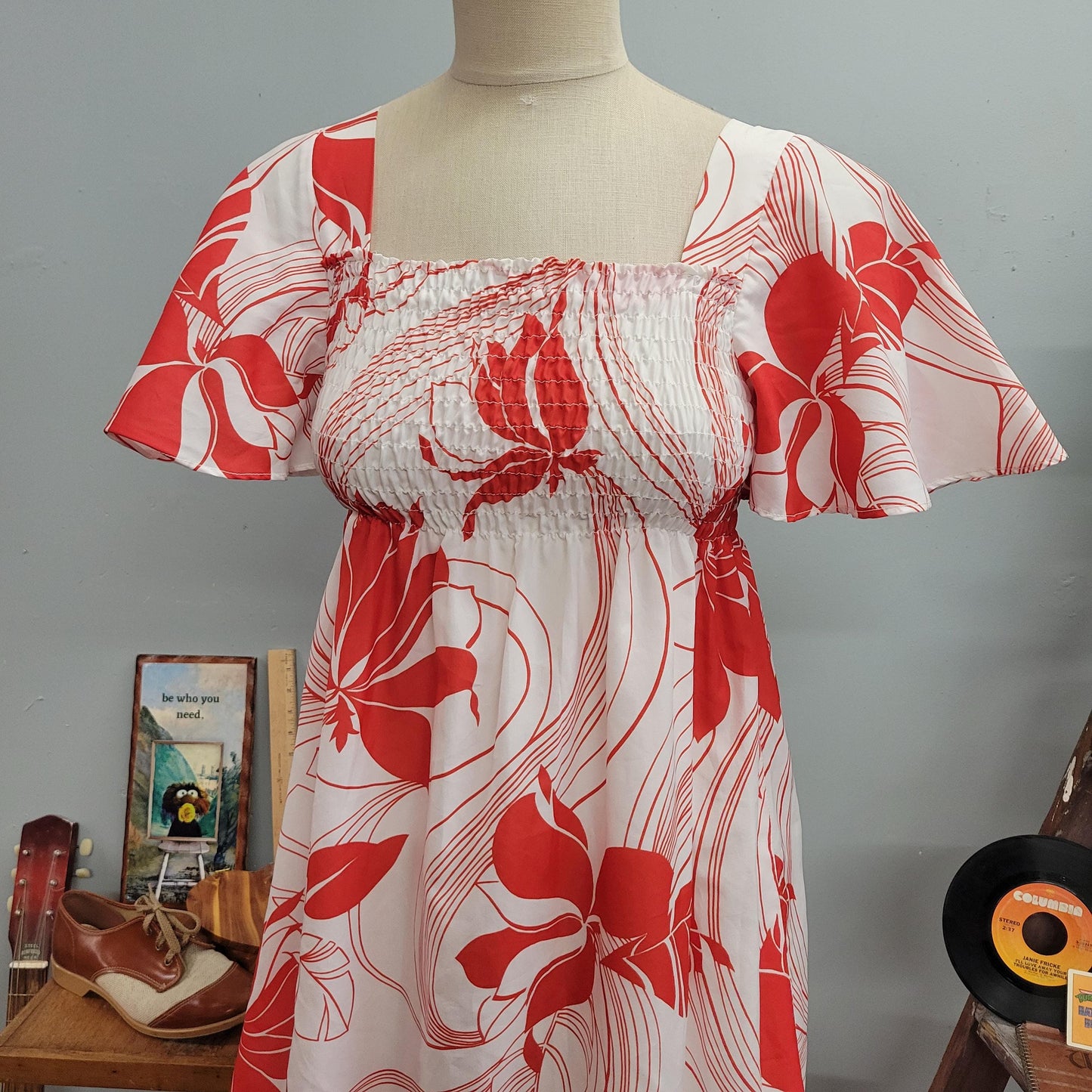 vtg 70s FLUTTER SLEEVE DRESS // vintage pacific isle hawaii tropical floral gown flowy medium vacation island abstract floral hippie boho