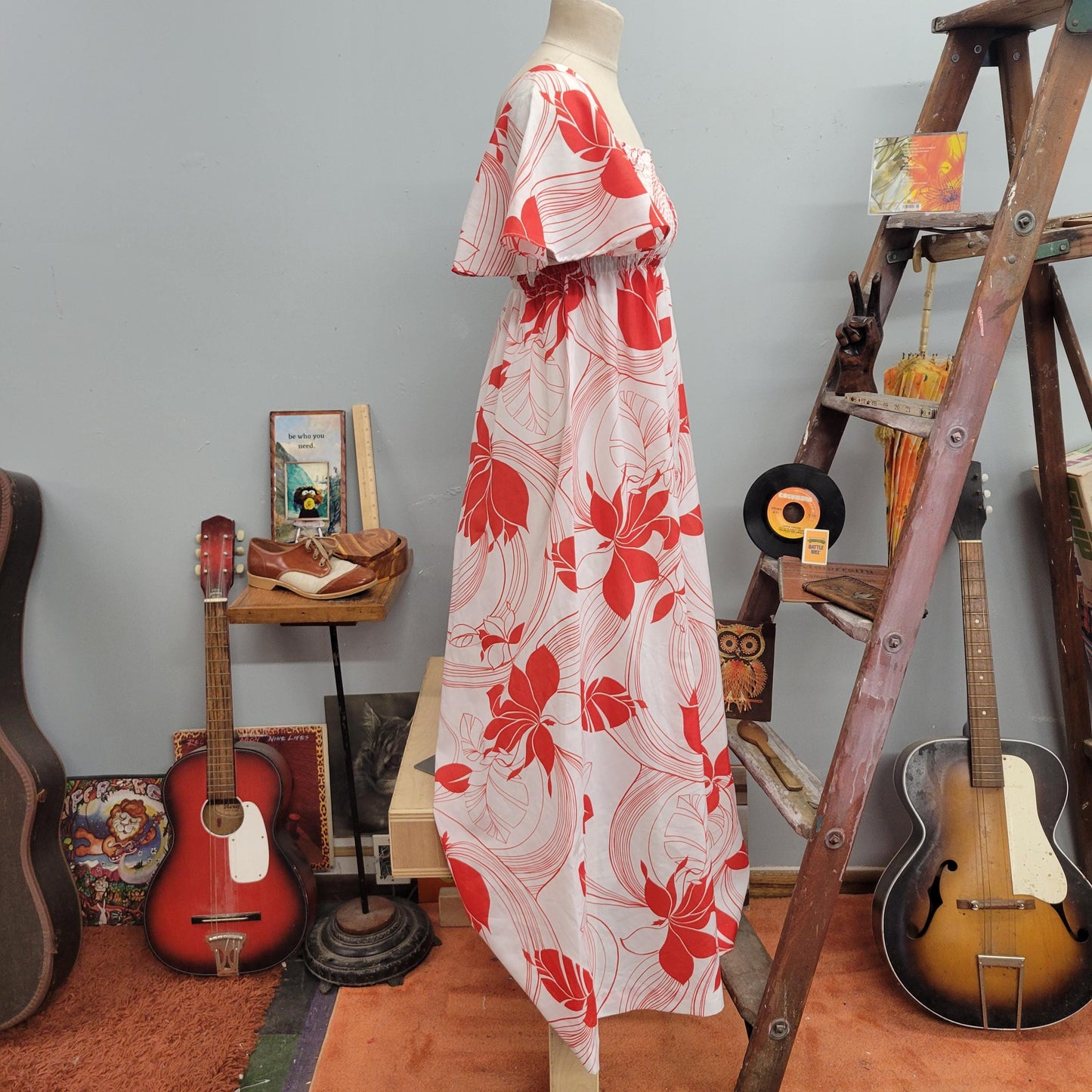 vtg 70s FLUTTER SLEEVE DRESS // vintage pacific isle hawaii tropical floral gown flowy medium vacation island abstract floral hippie boho