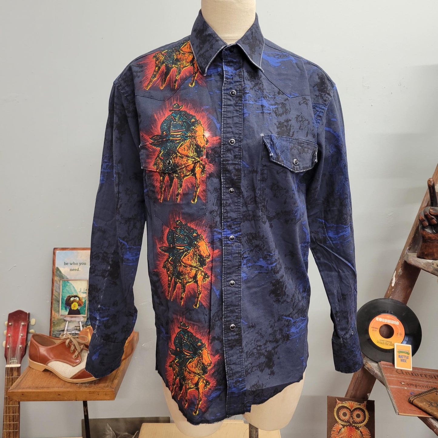 vtg 90s WRANGLER WESTERN BUTTONDOWN // vintage wrangler western medium mens all over print psychedelic cowboy pattern pearl snap rodeo ranch