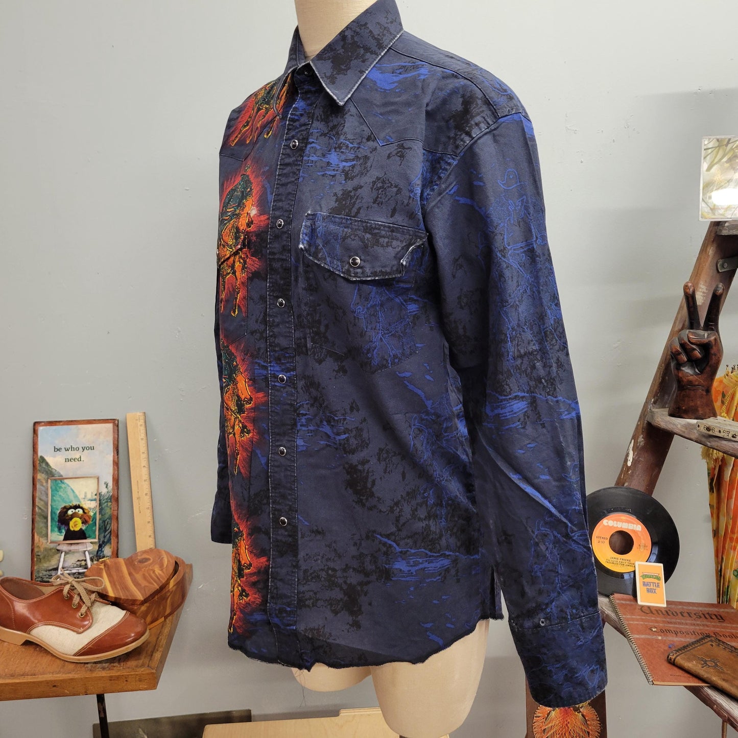 vtg 90s WRANGLER WESTERN BUTTONDOWN // vintage wrangler western medium mens all over print psychedelic cowboy pattern pearl snap rodeo ranch