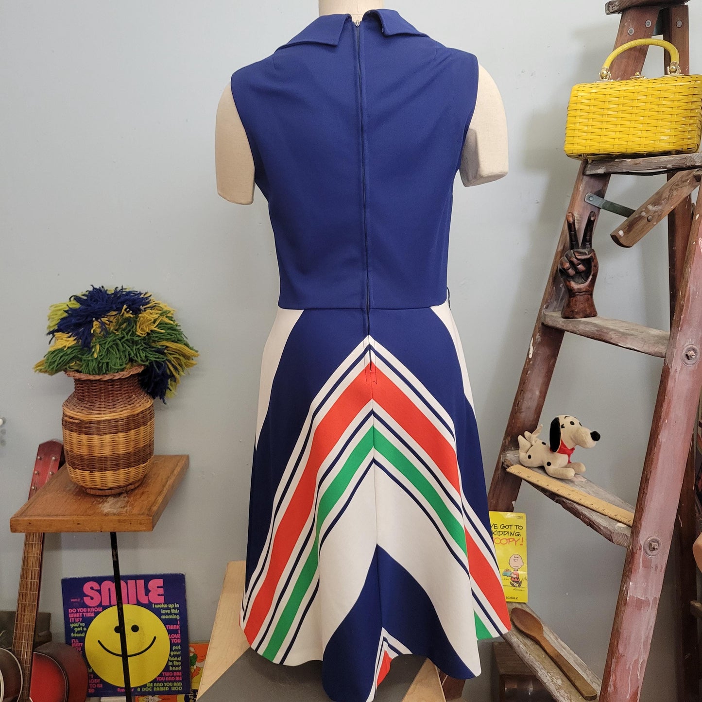 vtg 70s CHEVRON AUTUMN DRESS // vintage veron knit medium womens v neck collared mod striped midi retro fall layering geometric pattern wild